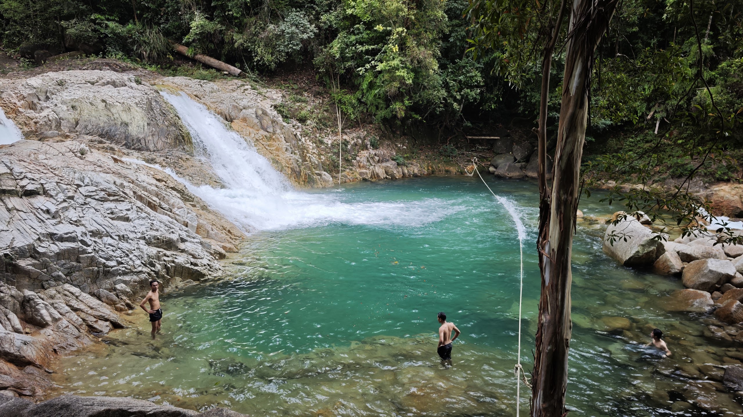 Gambar Lata Kolam Air Deru Ecopark