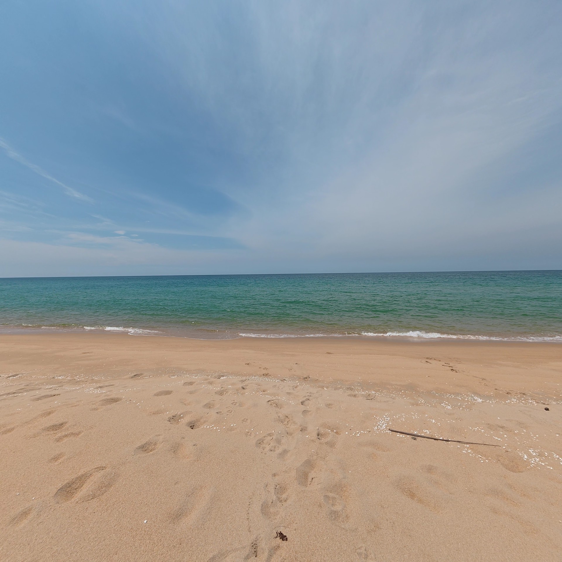 Cosmic Campers & Beachfront Studio Suites — Sorotan tempat