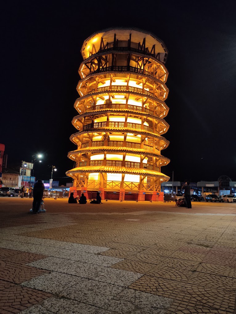 Gambar galeri Menara Condong Teluk Intan