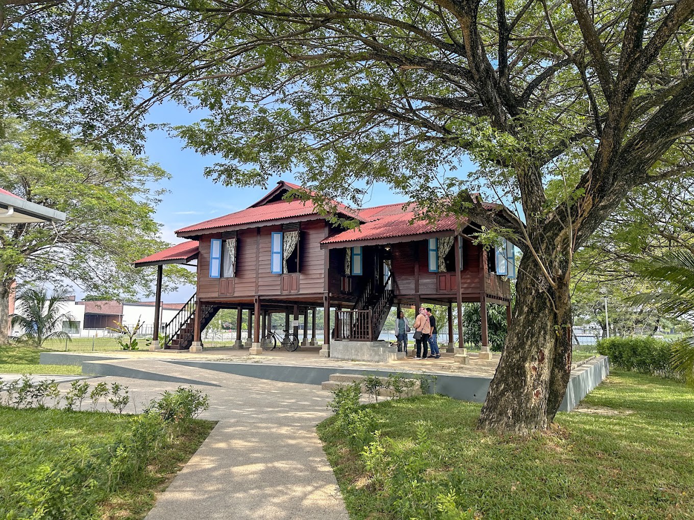 Gambar galeri Galeri Rumah Lat