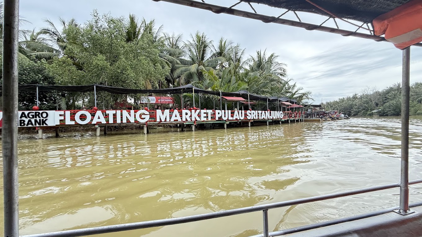 Gambar galeri Pasar Terapung Pantai Suri
