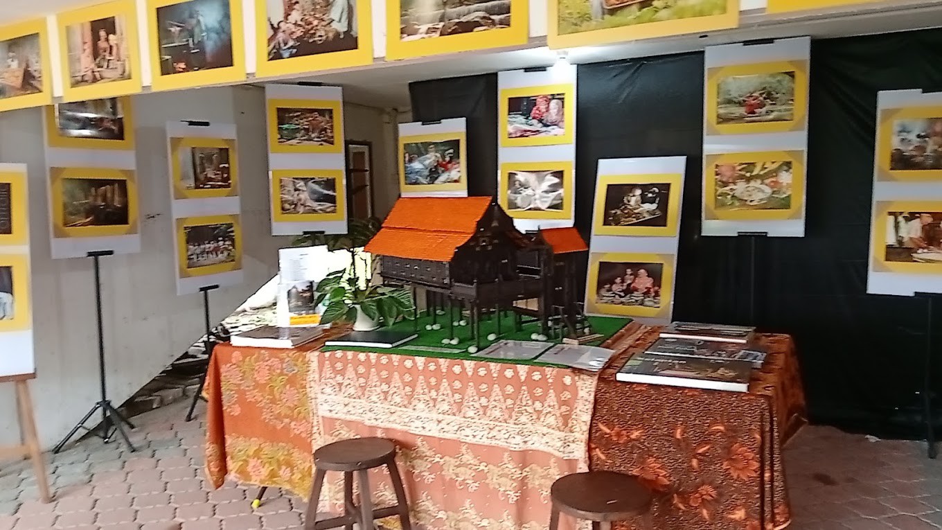 Gambar galeri ANR Akademi Nik Rashiddin