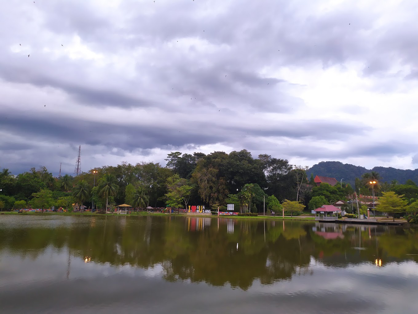 Gambar galeri Taman Tasik Gua Musang