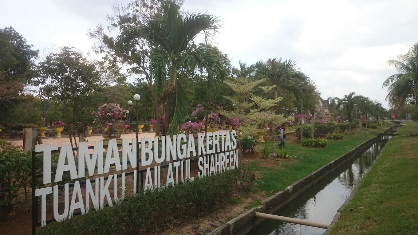 Gambar galeri Taman Bunga Kertas Tuanku Lailatul Shahreen
