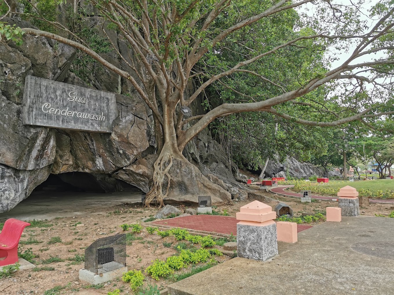 Gambar galeri Taman Bunga Kertas Tuanku Lailatul Shahreen