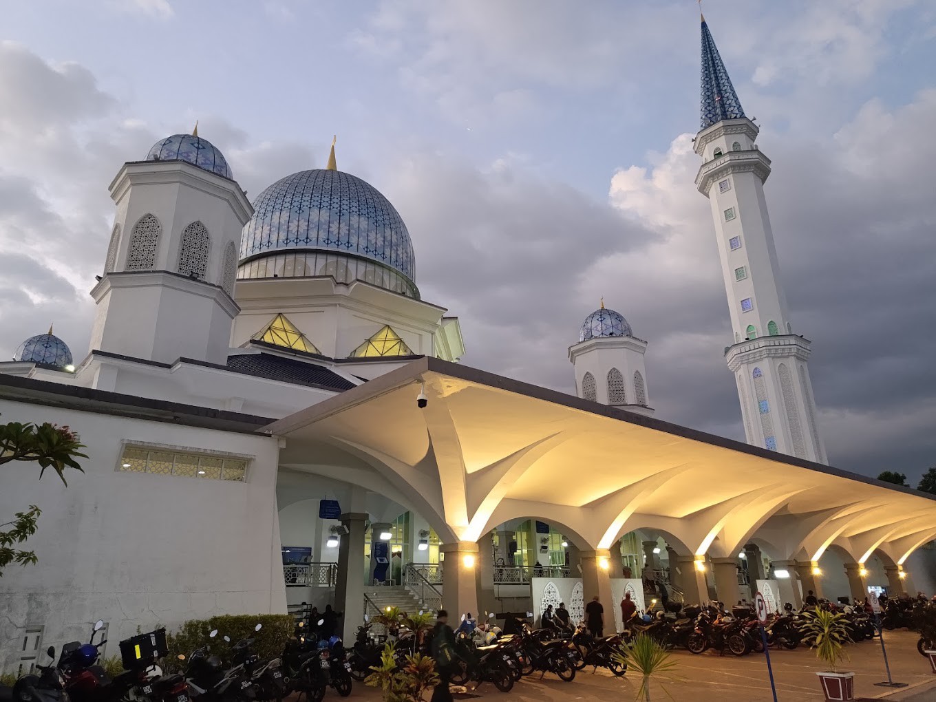 Gambar galeri Masjid Abdullah Fahim