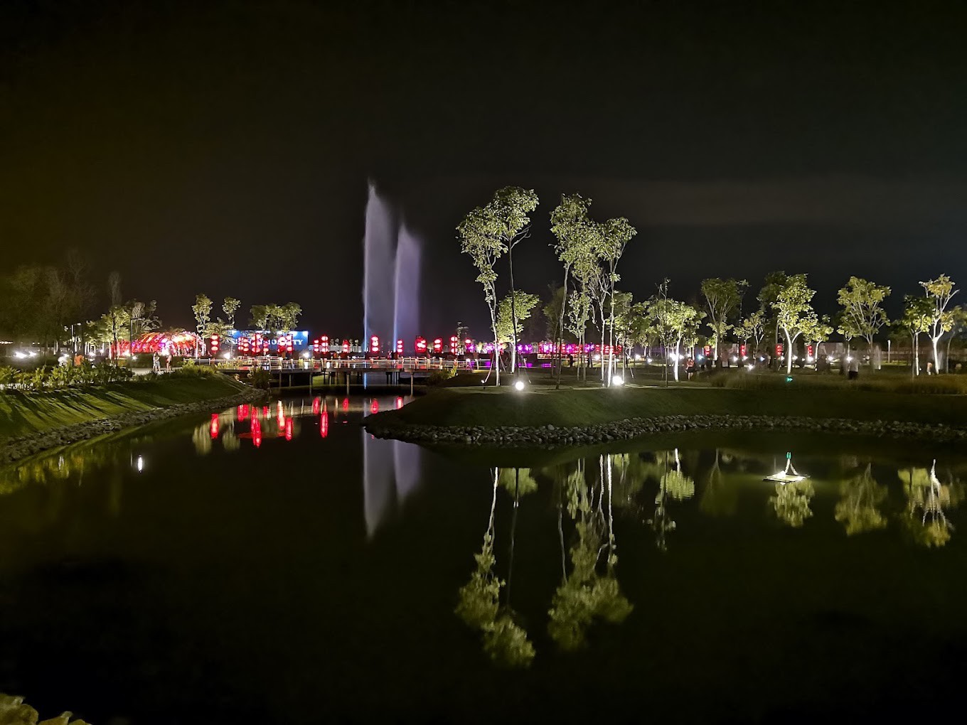 Gambar galeri Central Island Park Batu Kawan