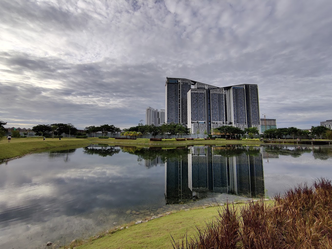 Gambar galeri Central Island Park Batu Kawan
