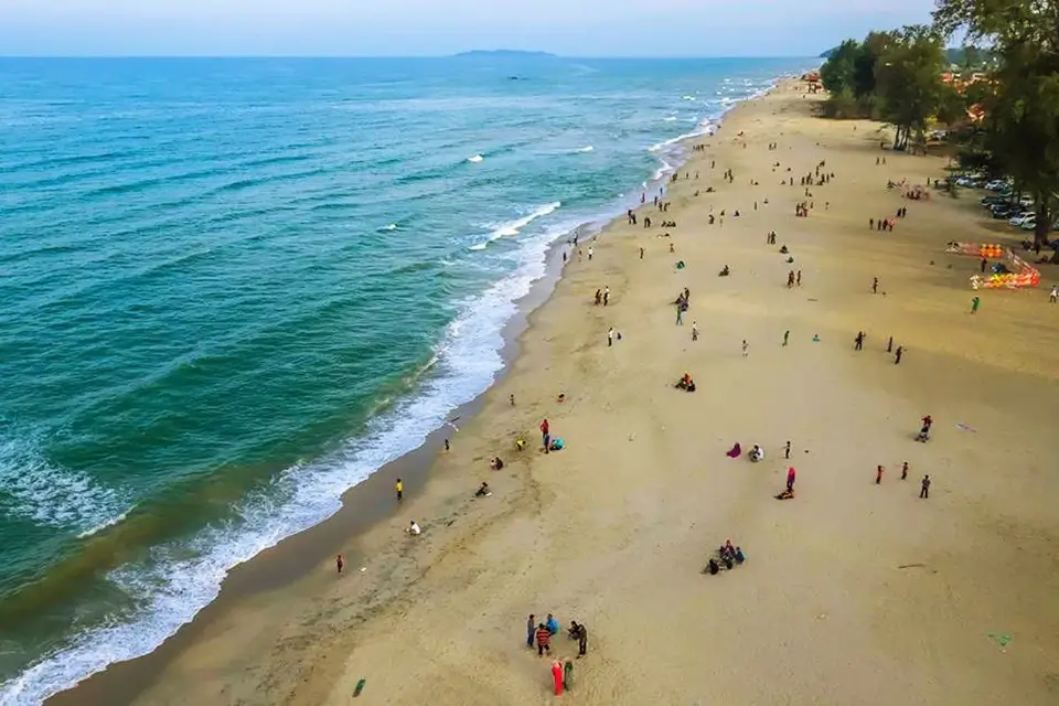 Gambar galeri Pantai Batu Buruk (Batu Burok)