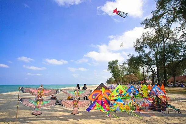 Gambar galeri Pantai Batu Buruk (Batu Burok)