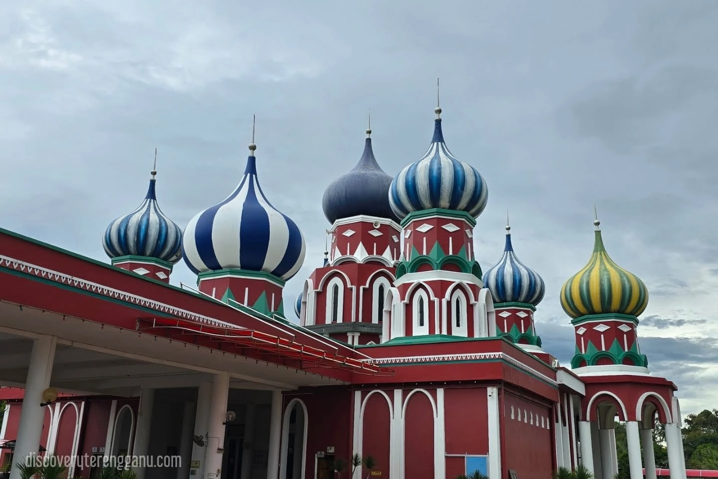 Gambar Masjid Lapan Kubah