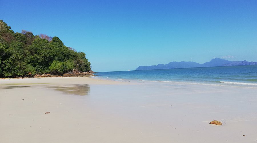 Gambar galeri Sandy Skulls Beach (Pantai Pasir Tengkorak)