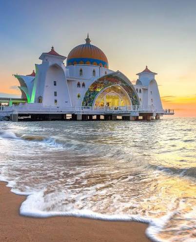 Gambar galeri Masjid Selat Melaka