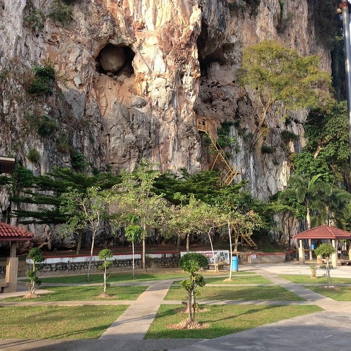 Gambar Gua Damai Extreme Park