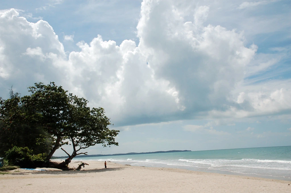Gambar Pantai Batu Layar