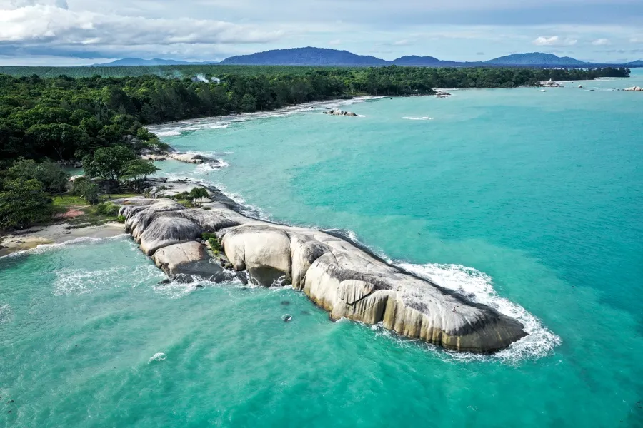 Gambar Pantai Penyabong