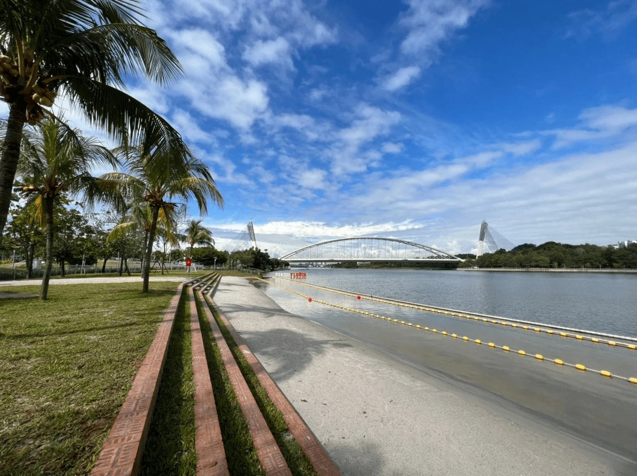 Gambar Pantai Floria