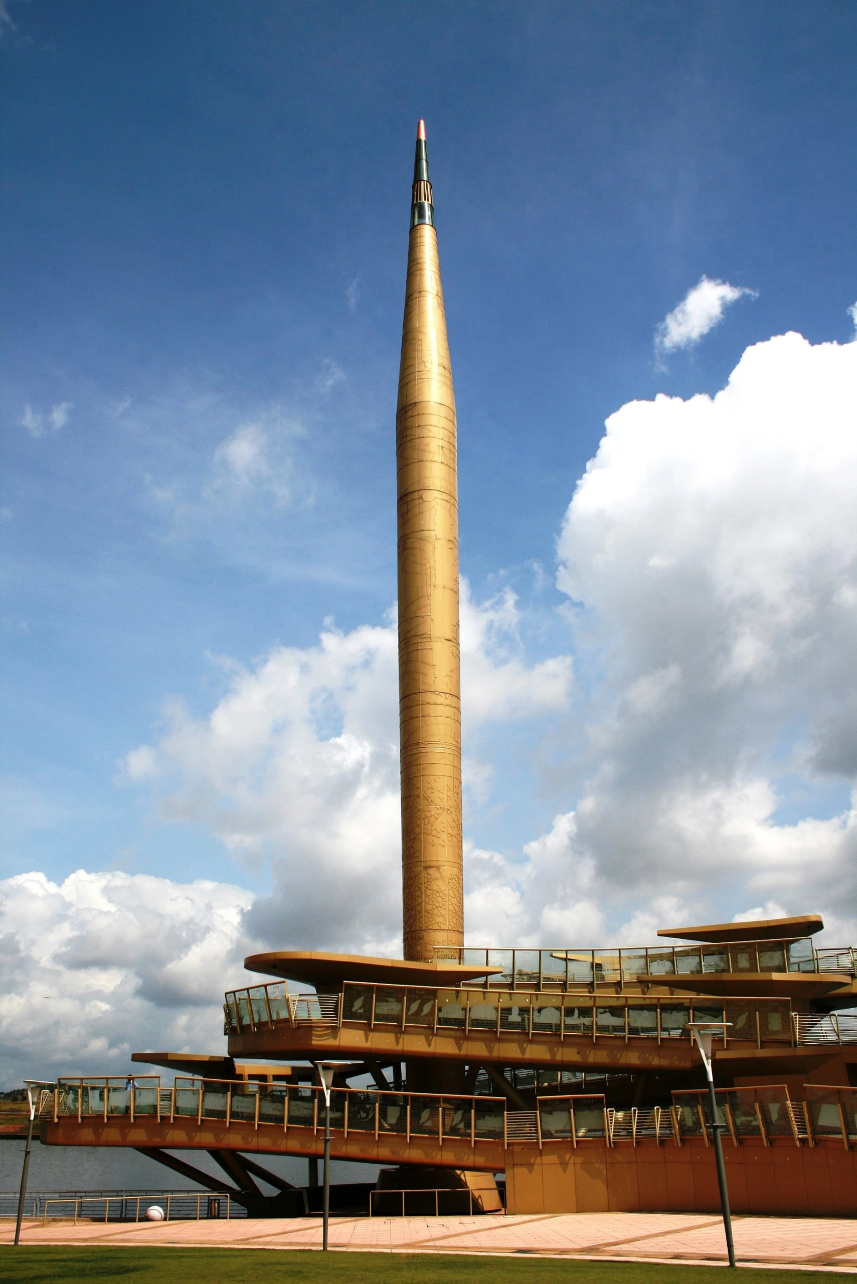 Gambar Monumen Alaf Baru