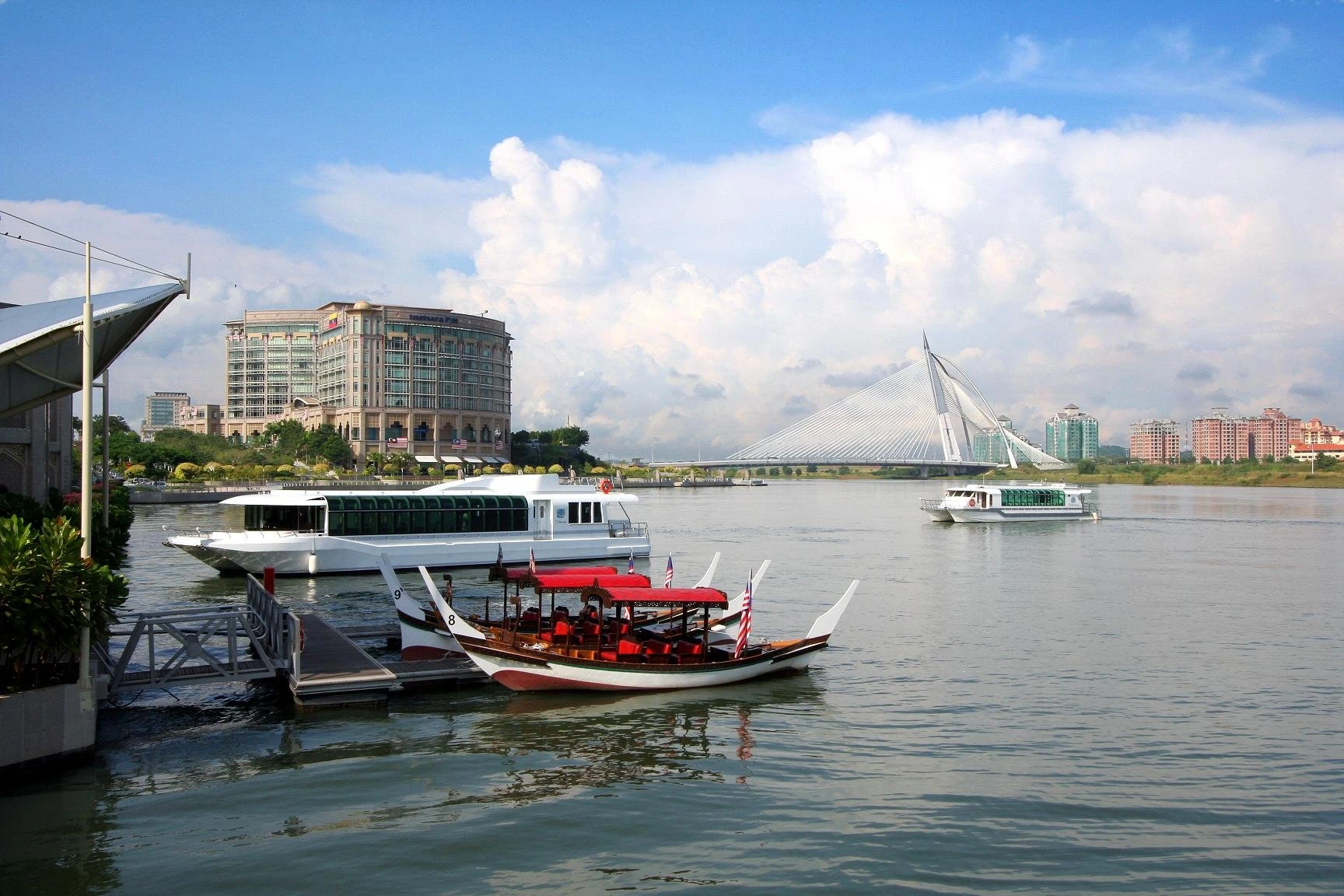 Gambar Cruise Tasik Putrajaya