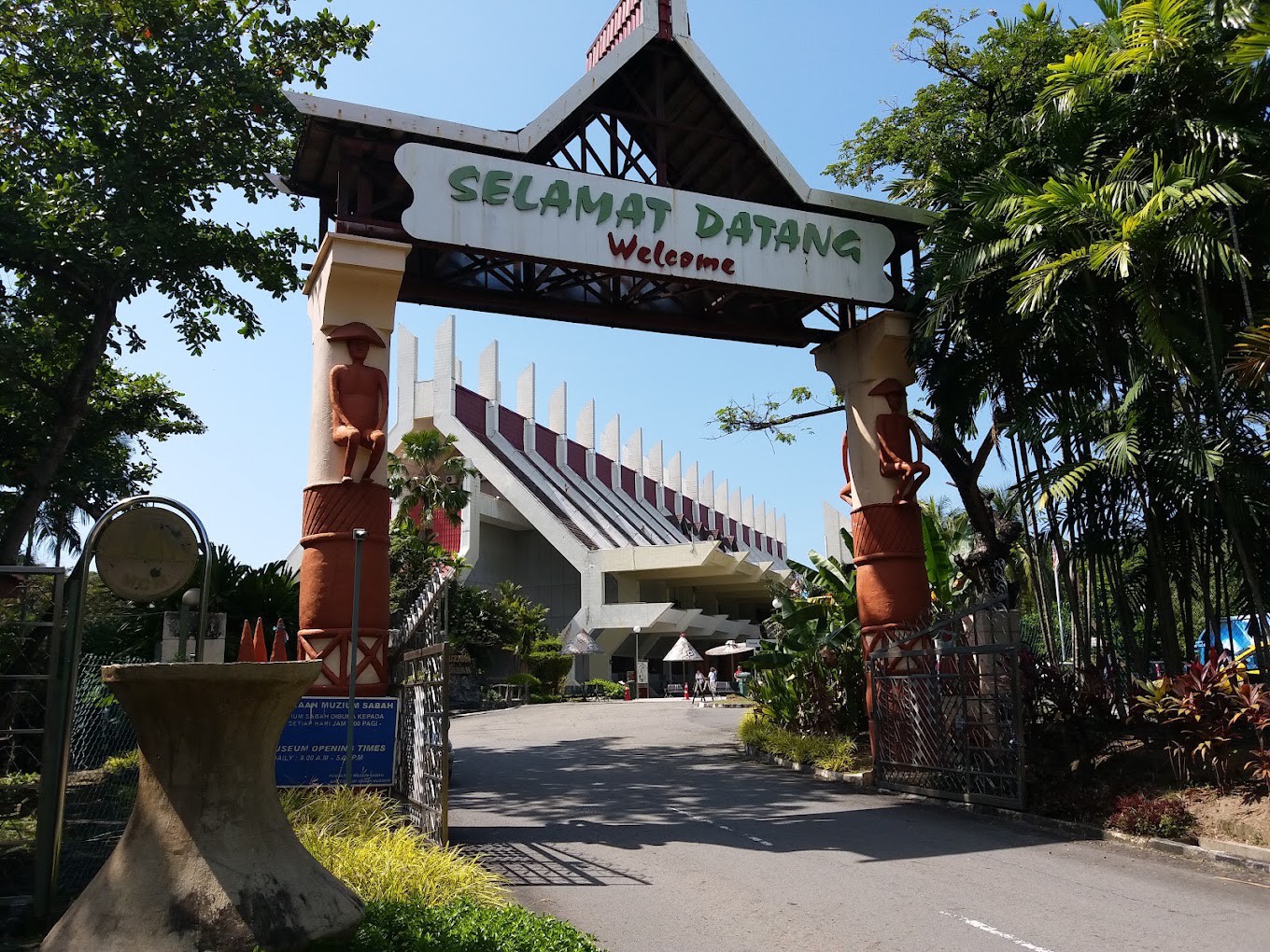 Gambar galeri Muzium Negeri Sabah