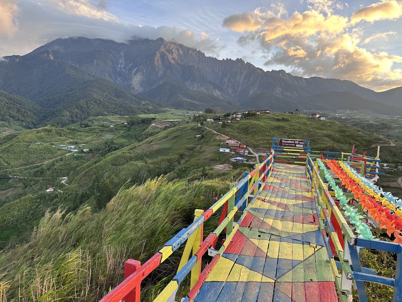 Gambar galeri Sosodikon Hill