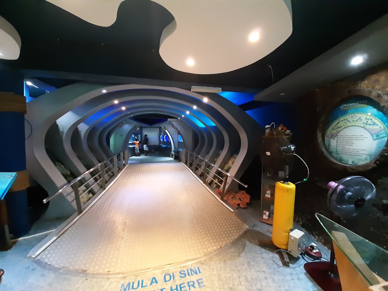 Gambar galeri Muzium Marin Labuan
